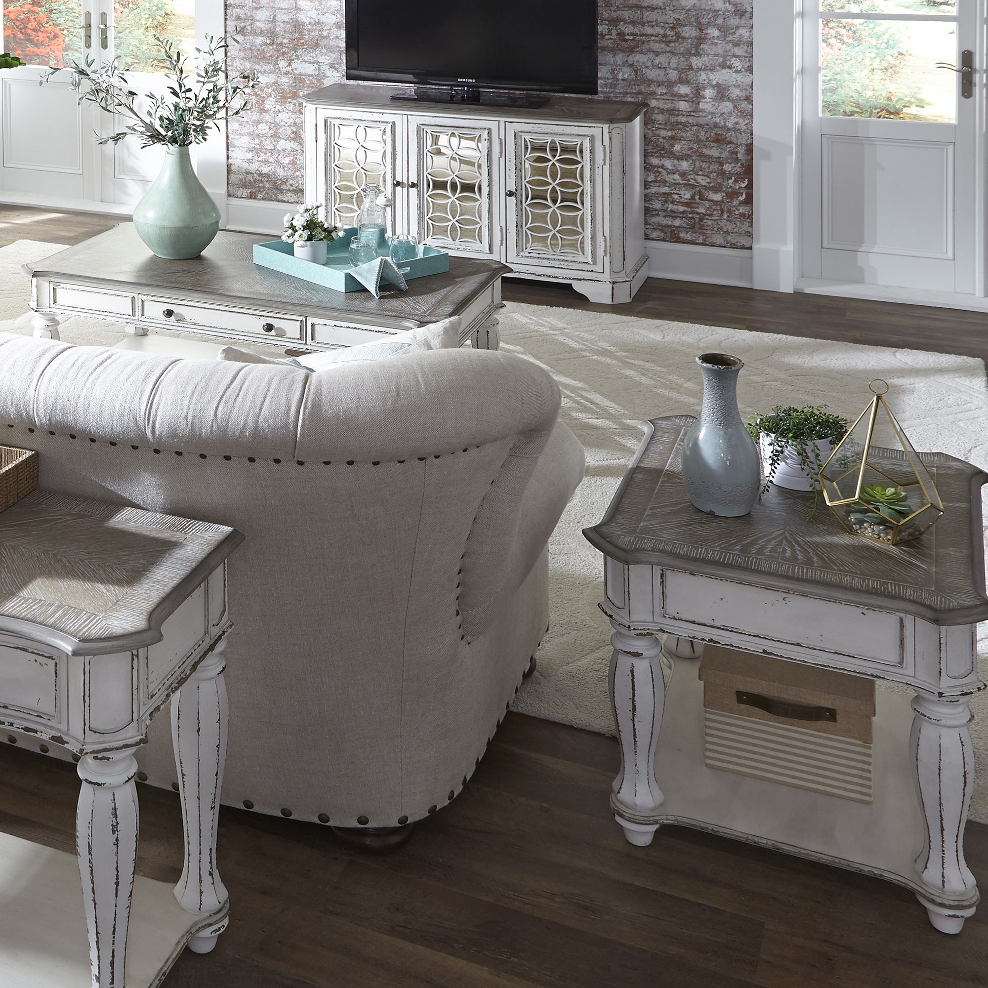 Magnolia Manor 3-Piece Table Set