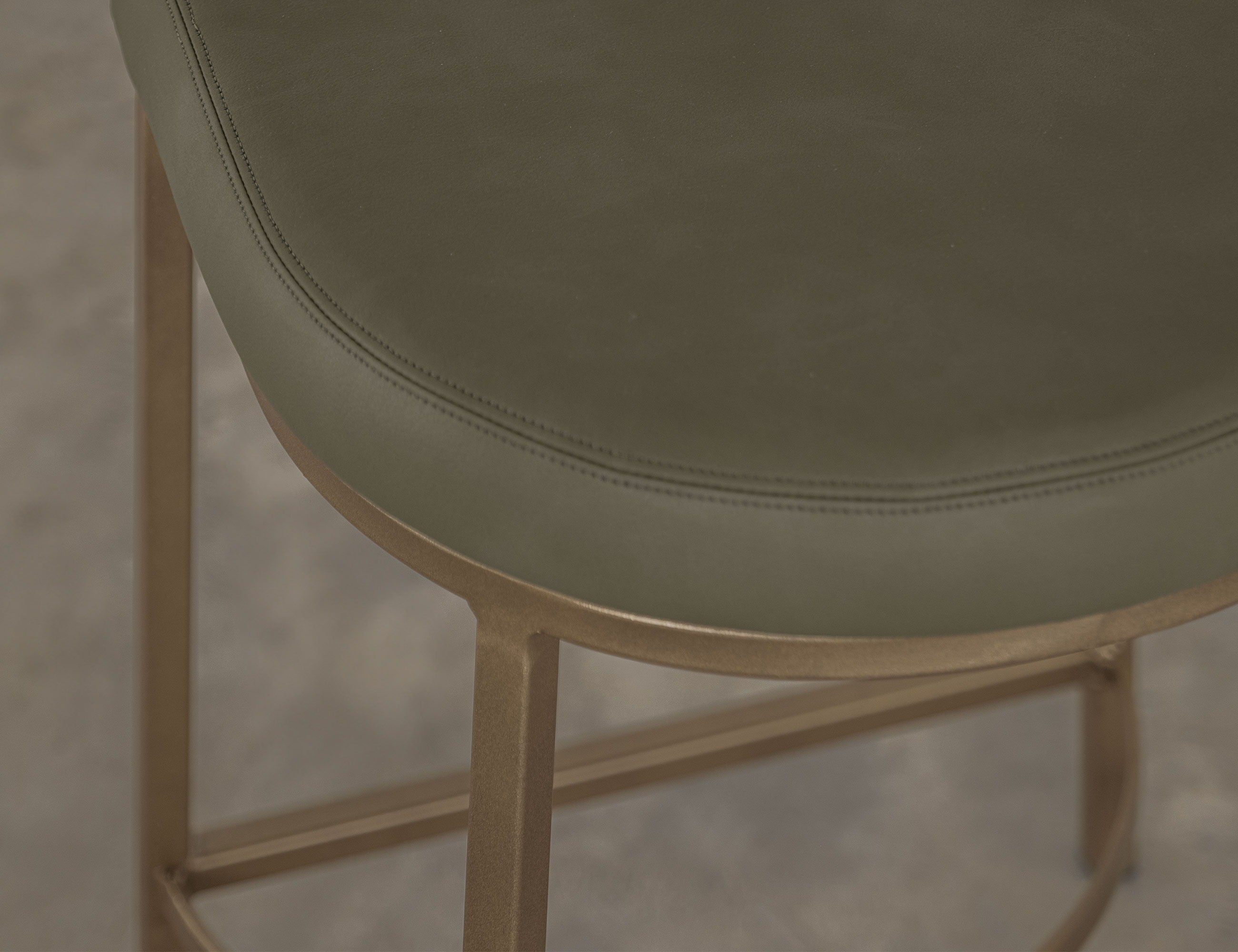 Mezquite IUP Stool – Stylish 24" Wooden Frame