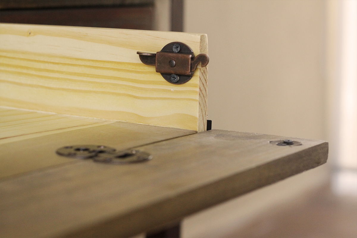 Antique Desk with Drawers in Multicolor