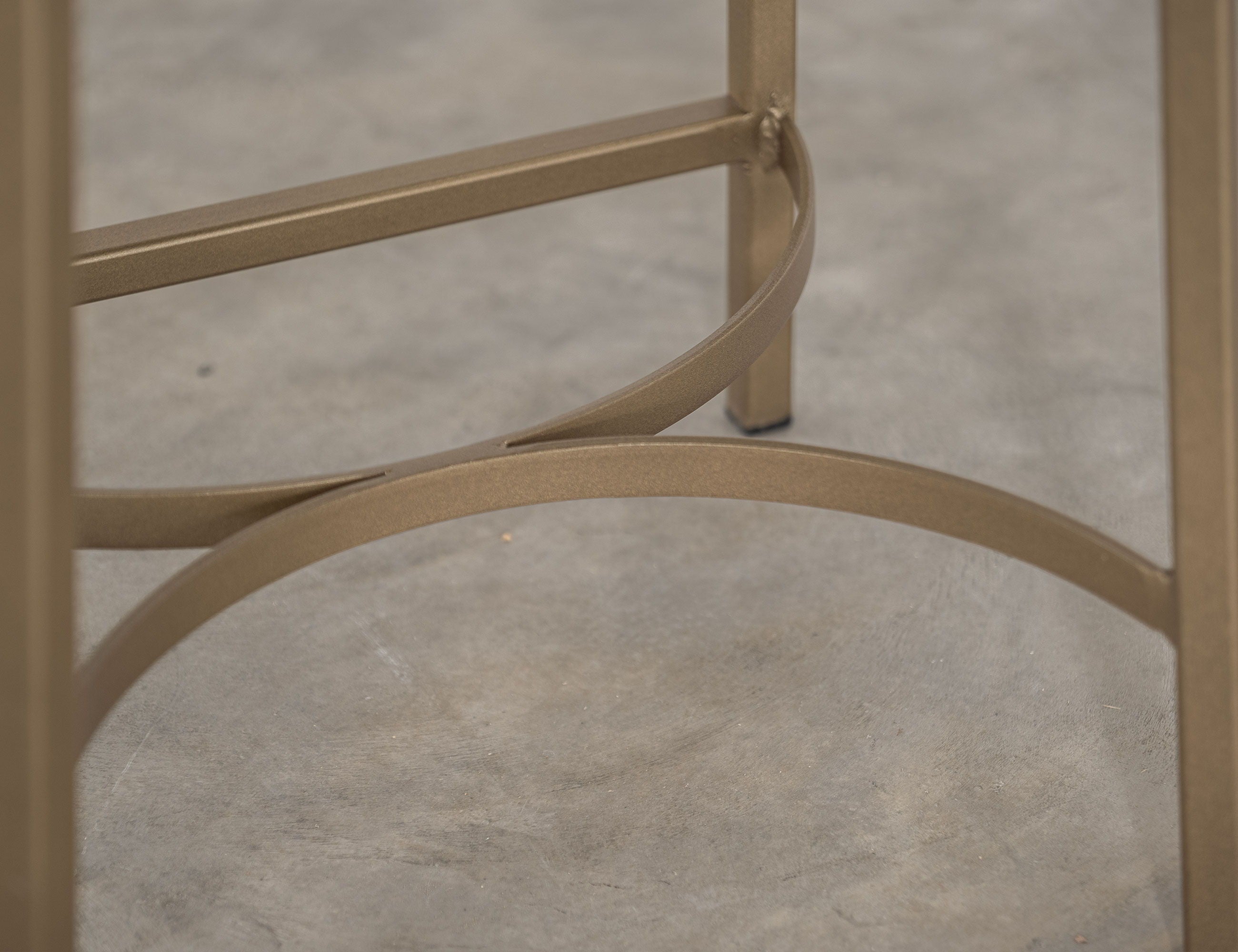 Mezquite IUP Stool – Stylish 24" Wooden Frame