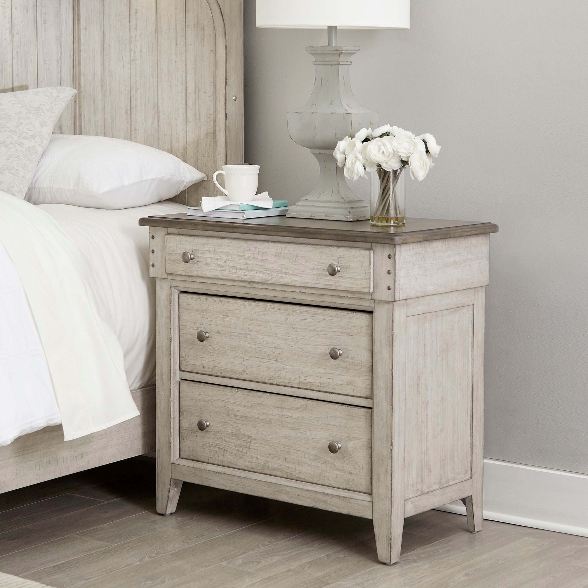 Ivy Hollow 3-Drawer Bedside Chest