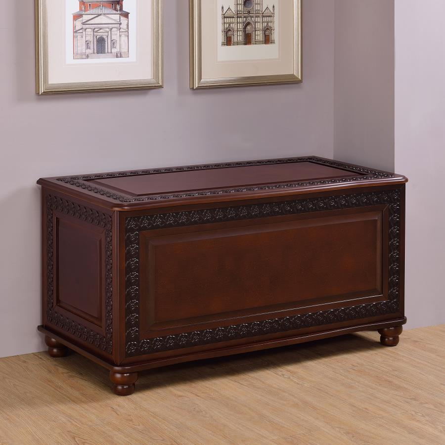 Finlay - Traditional Cedar Chest with Flip