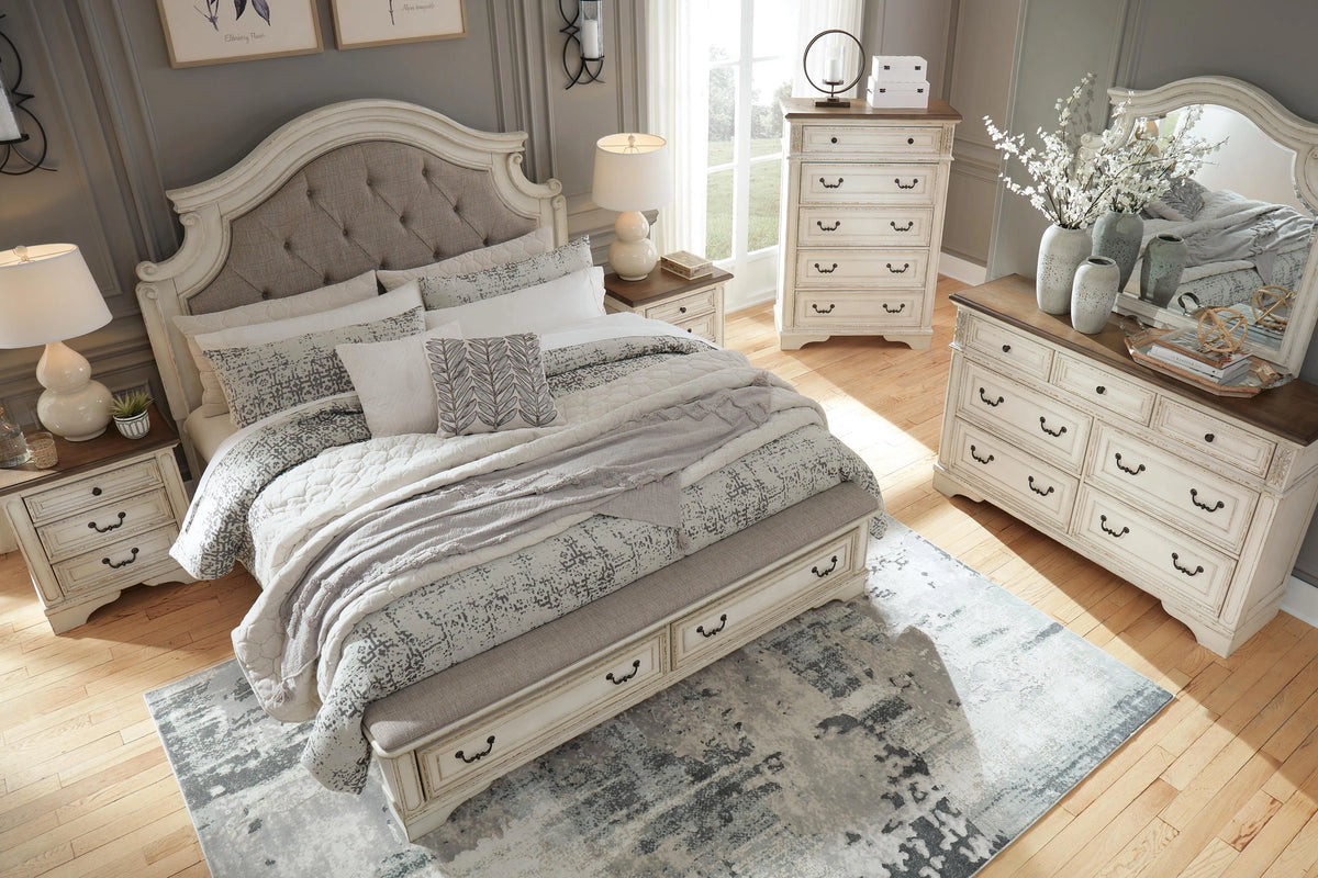 Realyn Upholstered Bedroom Set