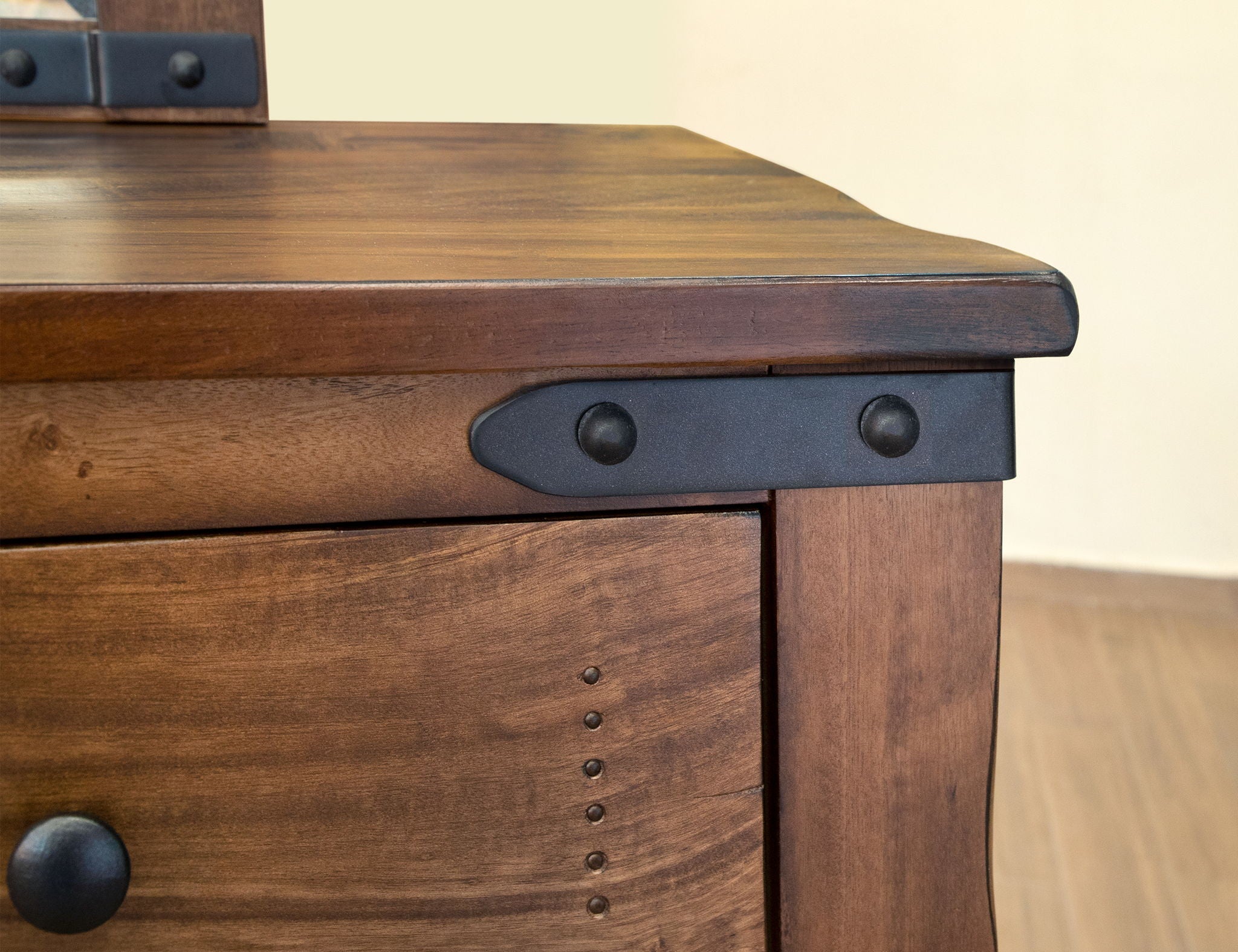 Parota Dresser – Cinnamon Brown, 7-Drawer