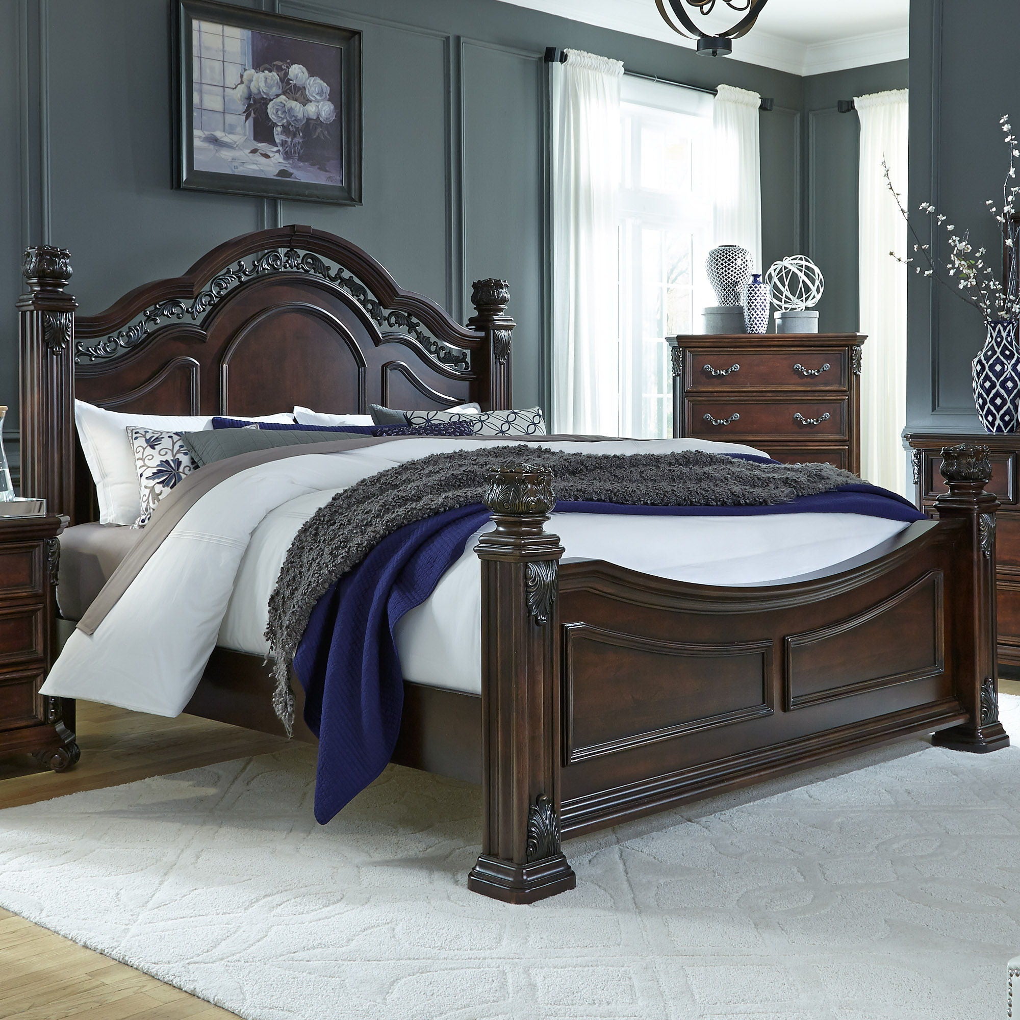 Messina Estates Luxurious Poster Bed