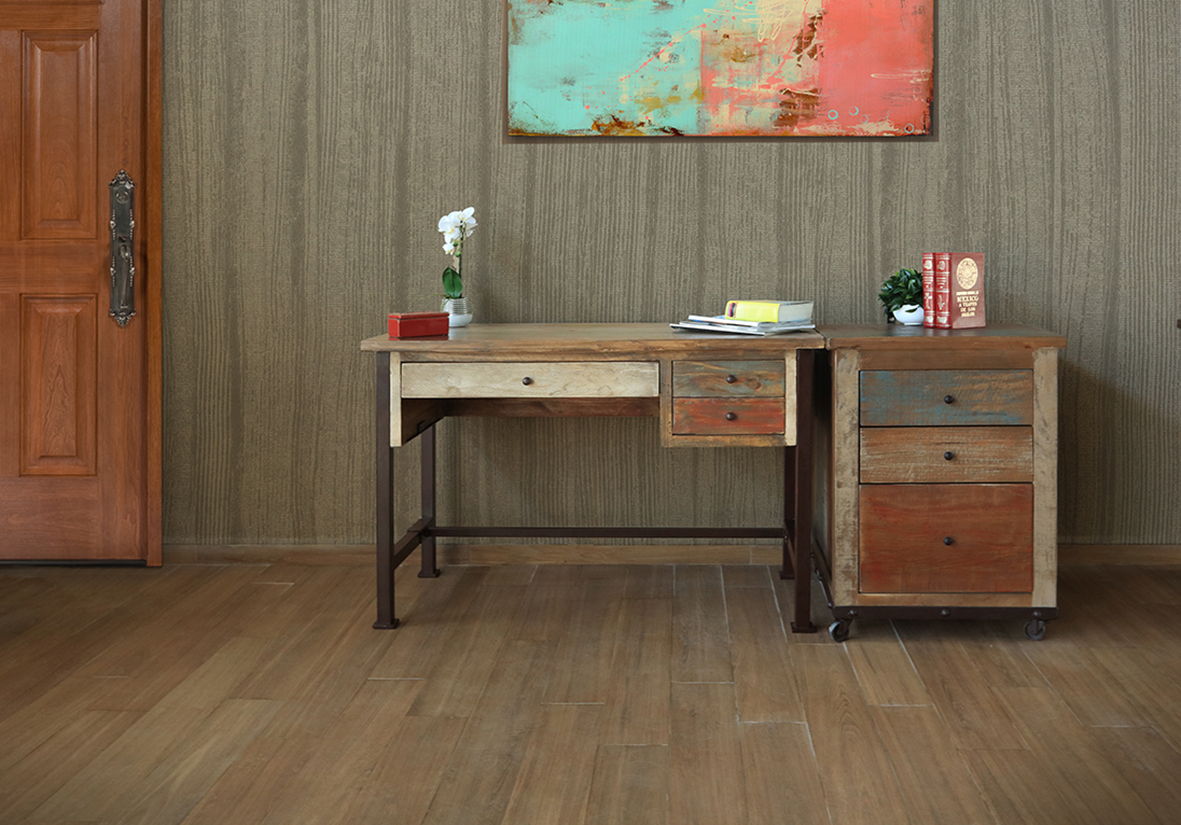 Antique Desk with Drawers in Multicolor